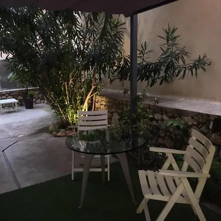 3t Sleeps 2 With Terrace * Beausoleil