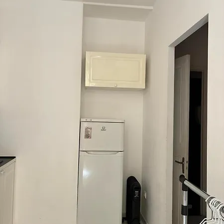 Sleeps2-studio-gardenterrace-walktomontecarlo *