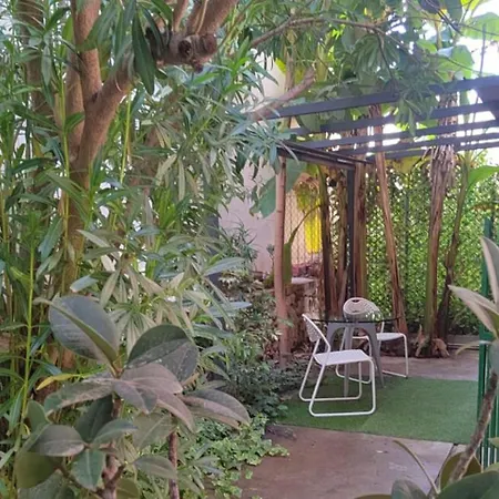 Sleeps2-studio-gardenterrace-walktomontecarlo Beausoleil